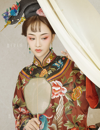 《雾透纱》